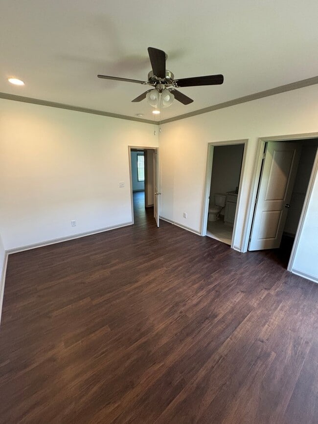 Building Photo - Charming 3BR/2BA with Easy Access to Shopping & Dining