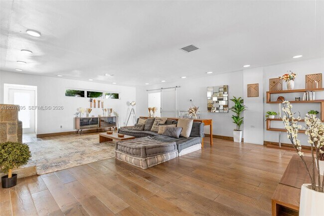 Building Photo - Hawthorne Avenue, Miami Beach, FL 33141 - 4 BR 3 BA single-family home