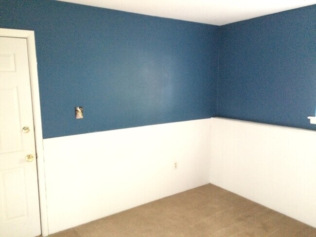 Building Photo - 6 Stewart Ln