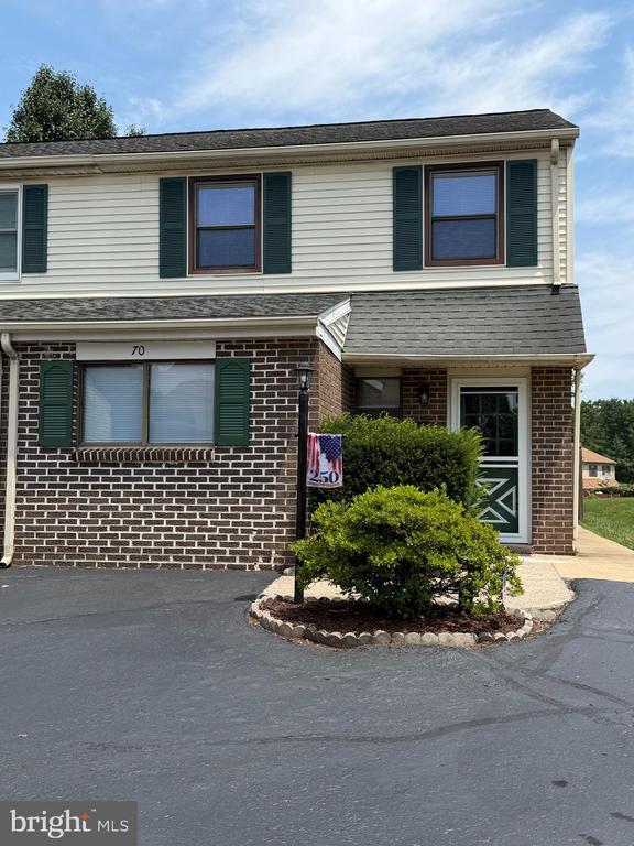 Building Photo - 70 Orchard Ct