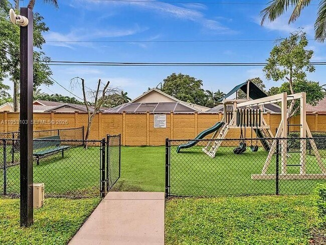 Building Photo - 3561 Forest Hill Blvd