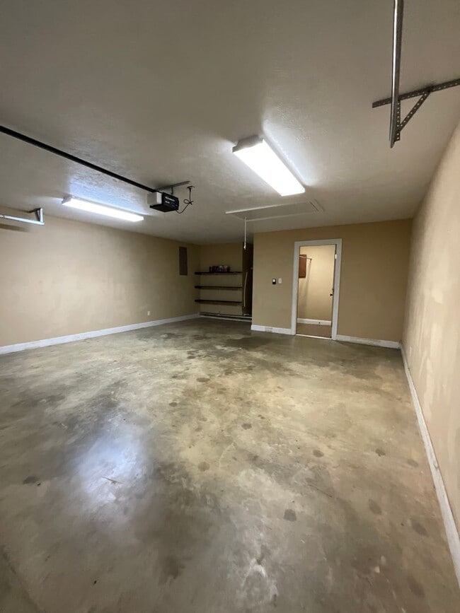 Building Photo - 110 James Dr