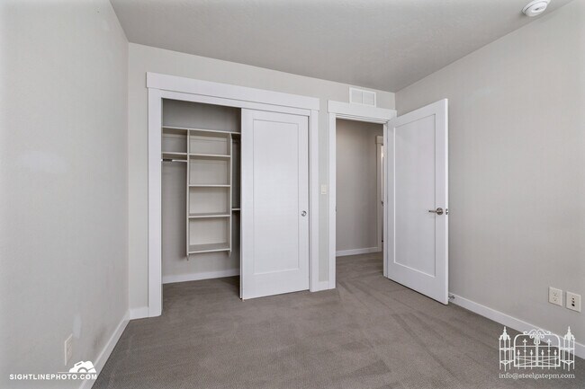 Building Photo - 3287 E Thoroughbred Ln