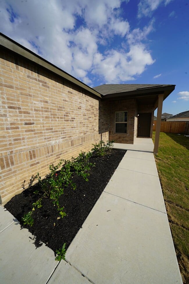 Building Photo - 745 Tupelo Tank Dr