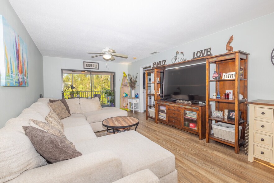 Building Photo - 1348 Rock Dove Ct