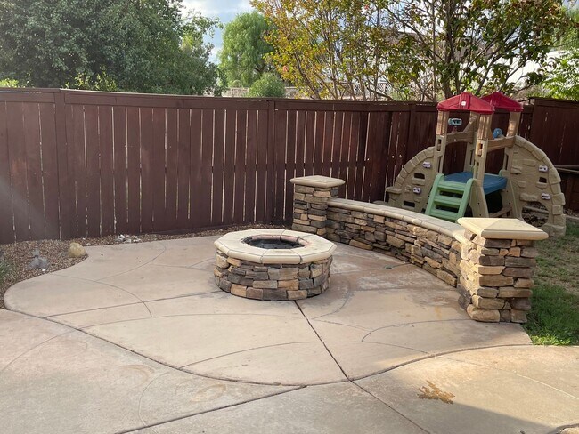 Building Photo - 4 Bed Pool House for Rent in Wildomar