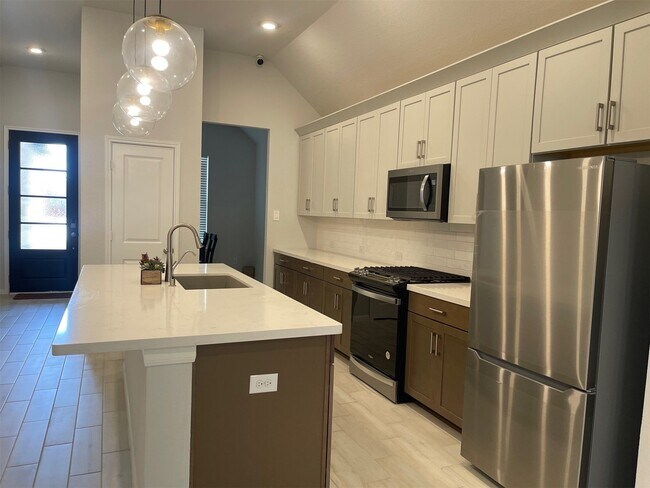 Building Photo - 12614 White Pelican Ct