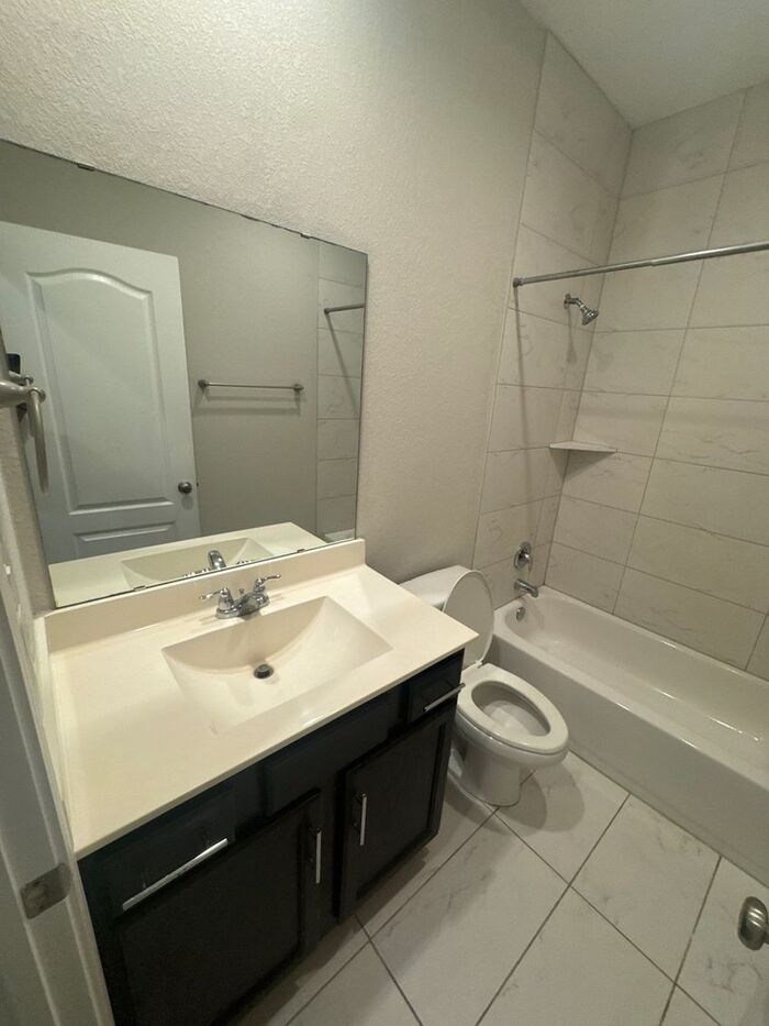 Building Photo - 722 Coconut Grove St