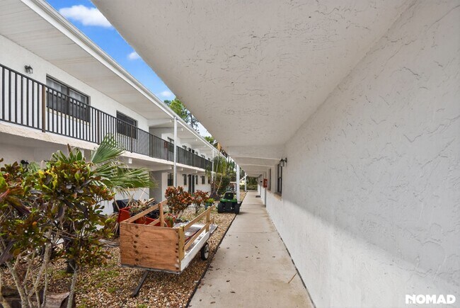 Building Photo - Charming 2BR Condo in Daytona Beach