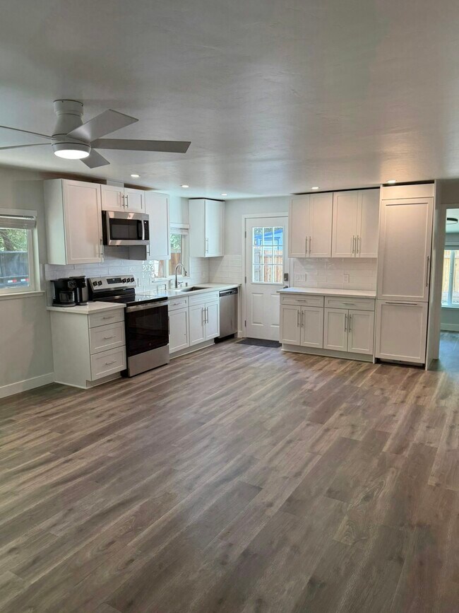 Building Photo - 204 Lambert Ln