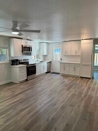 Building Photo - 204 Lambert Ln