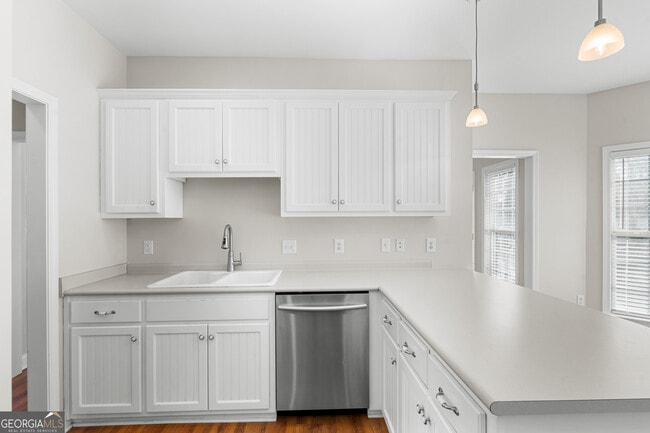 Building Photo - 1811 Old Carriage Trail