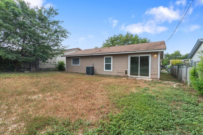 Building Photo - 6618 Swiss Oaks Dr