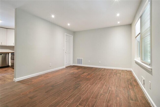 Building Photo - 2897 White Oak Dr