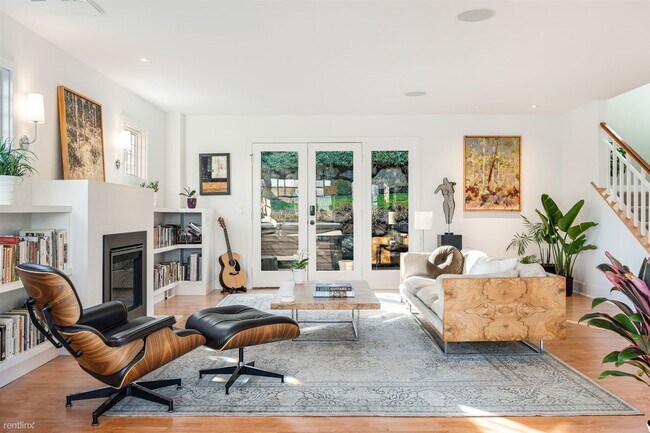 Building Photo - 5 br, 3.5 bath House - 903 Lakeside Avenue...