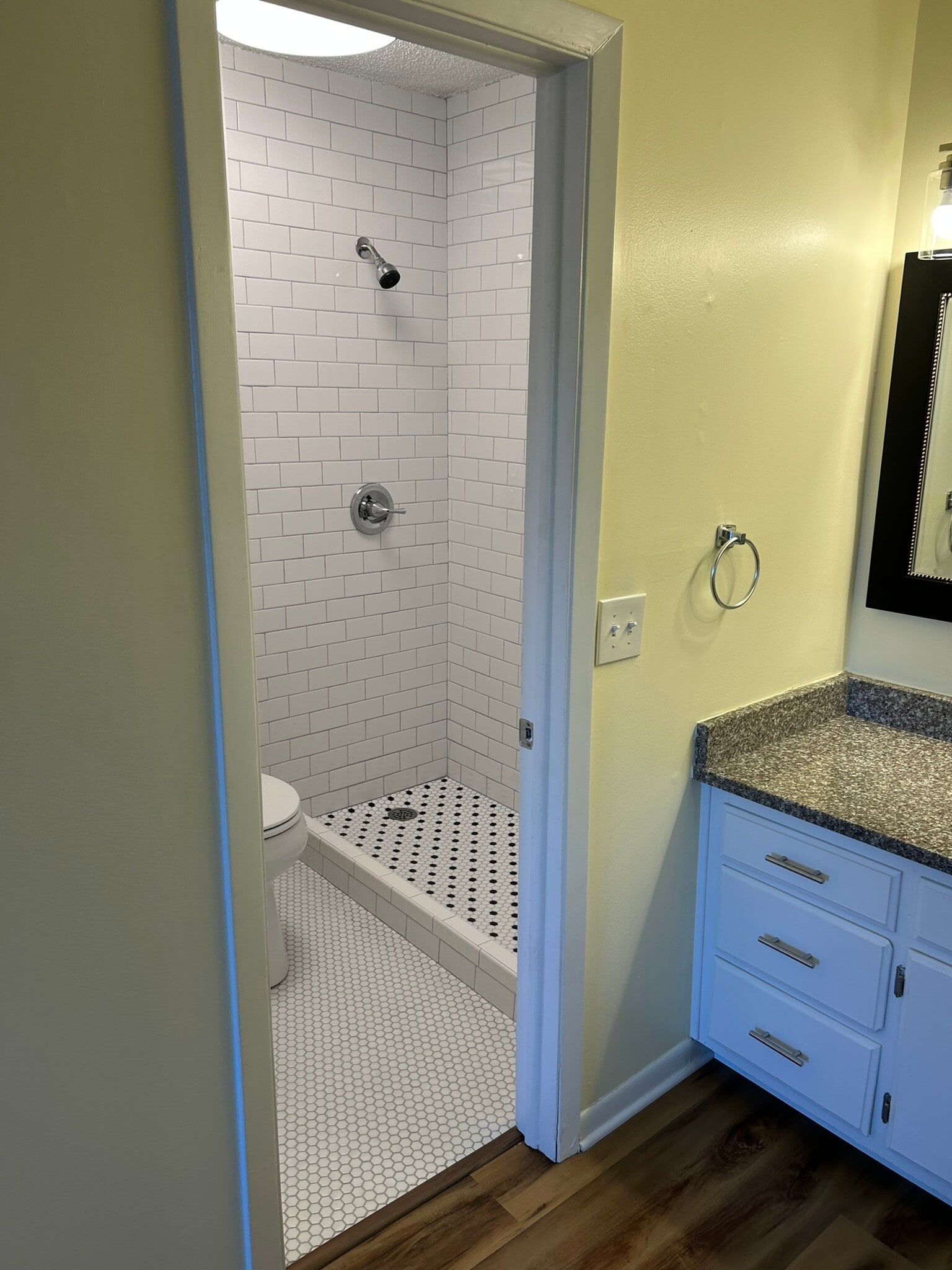 Building Photo - 515 Basswood Ave