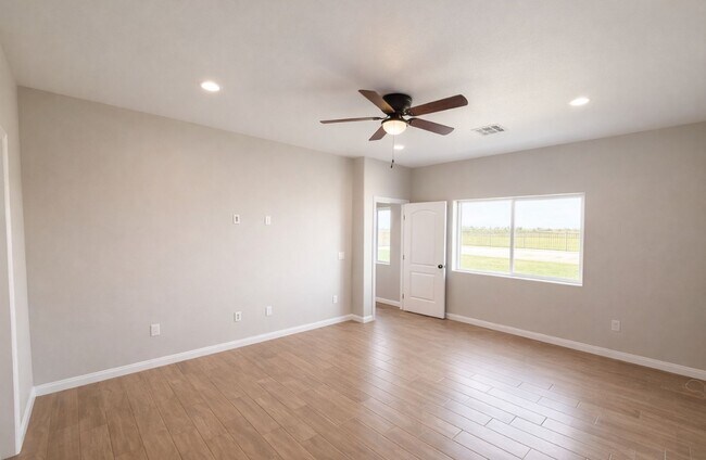 Building Photo - Executive Retreat in Brawley: Spacious 5-Bedroom Home Ideal for Corporate Stays or Refined Family...