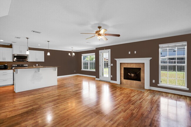 Building Photo - 721 Highgrove Ct