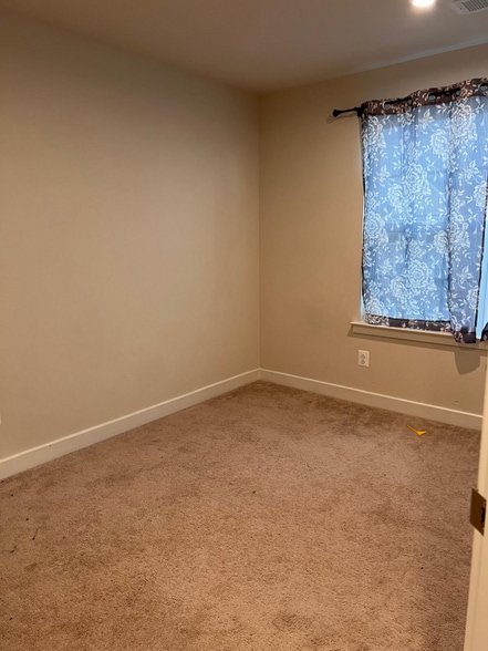 Building Photo - 304 Theodora Way