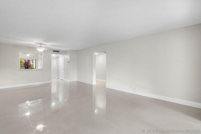 Building Photo - 7290 Kinghurst Dr
