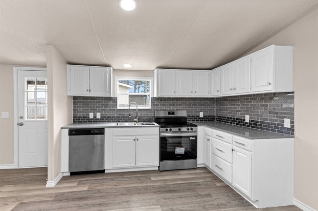 Building Photo - 84 Ridgeway Dr