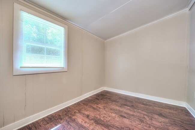 Building Photo - 620 N Moran St