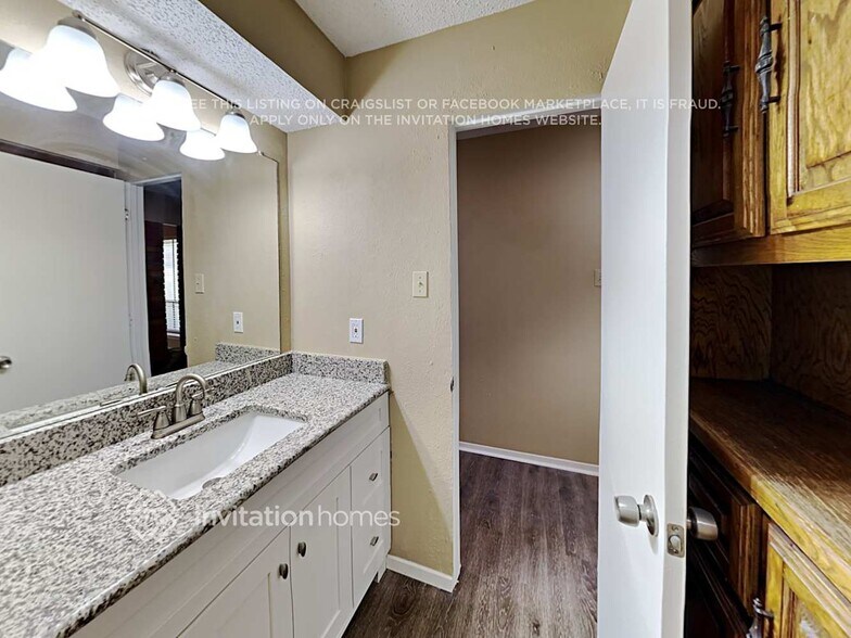 Building Photo - 427 Newcastle Dr