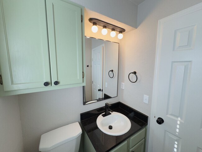 Building Photo - Updated 3-Bedroom, 2-Bathroom Duplex with a Spacious Fenced Backyard!