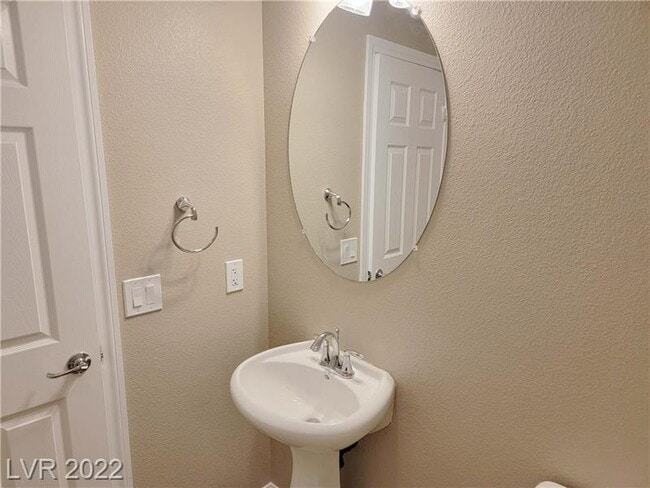 Building Photo - 8455 Classique Ave