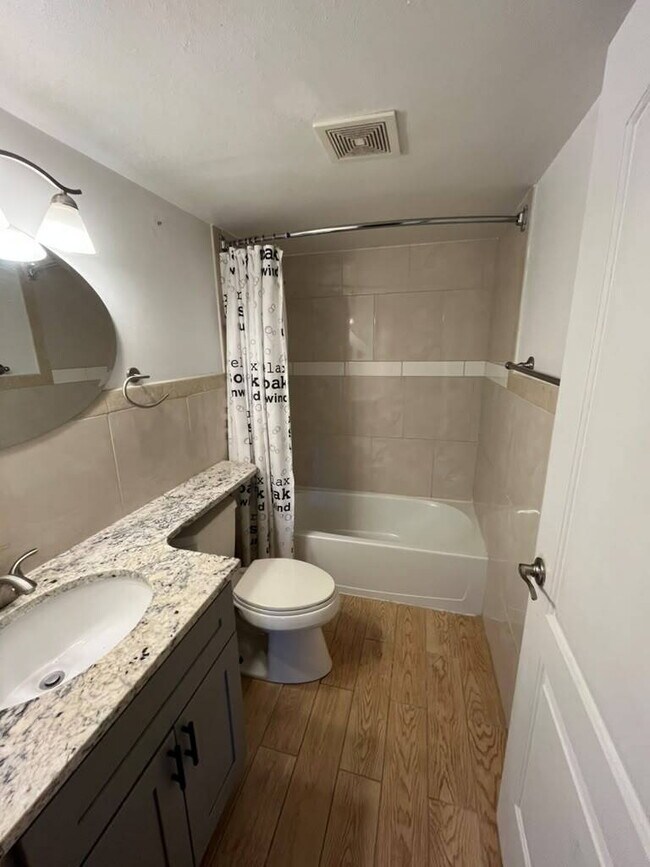 Building Photo - "Spacious 3 Bedroom/2 Bath Home in Florissant!"  Available for Move-In on 8/15/2026