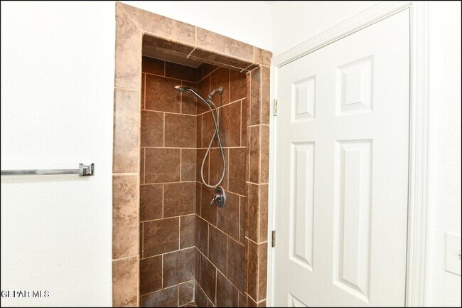 Building Photo - 1591 Hartsdale Dr