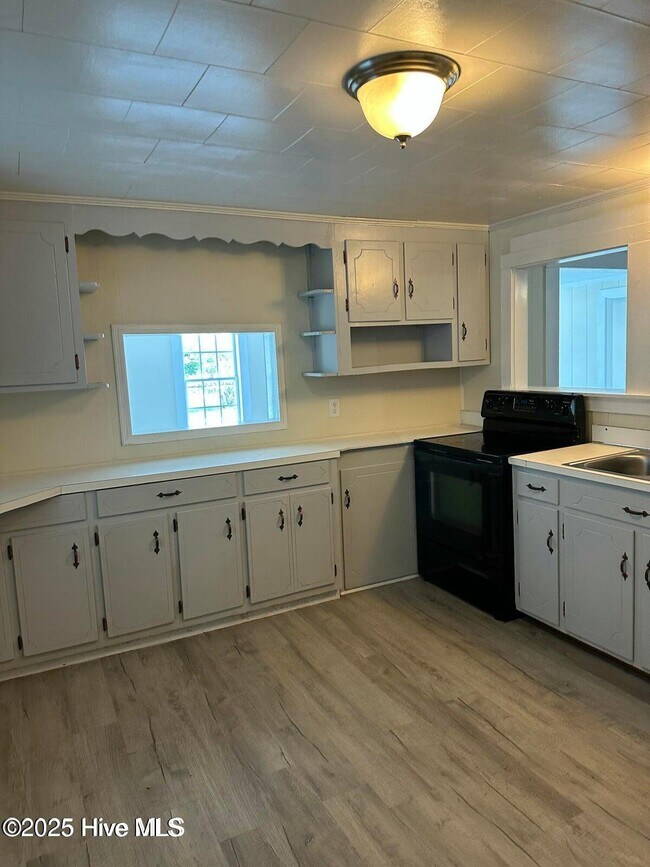 Building Photo - 4735 Cedar Ln SW