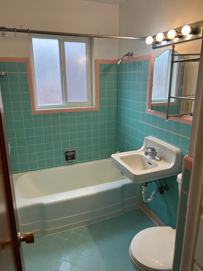 Building Photo - 1805 Downington Ave S