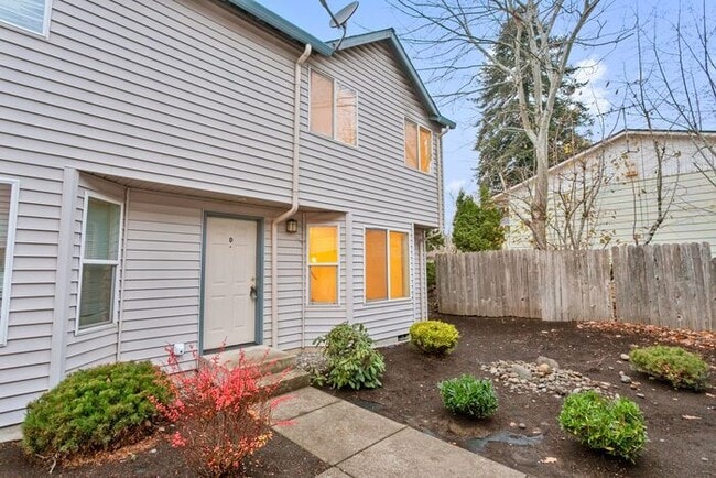 Building Photo - Now Leasing at Jonathan’s Place – Modern C...
