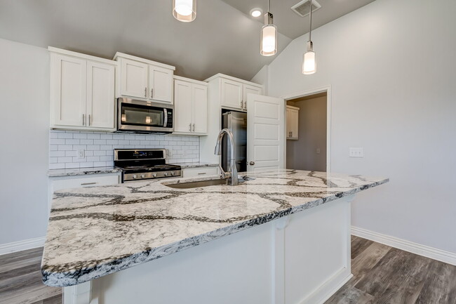 Building Photo - 3 Bedroom 2 Bath House for Lease!!