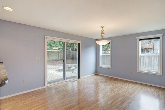 Building Photo - Kirkland Rambler with Amazing Back Yard!