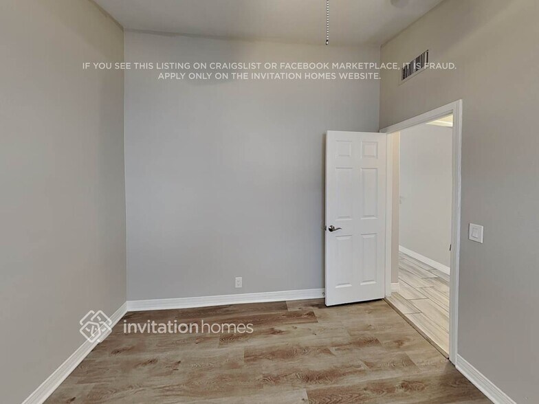 Building Photo - 11223 N 60th Dr