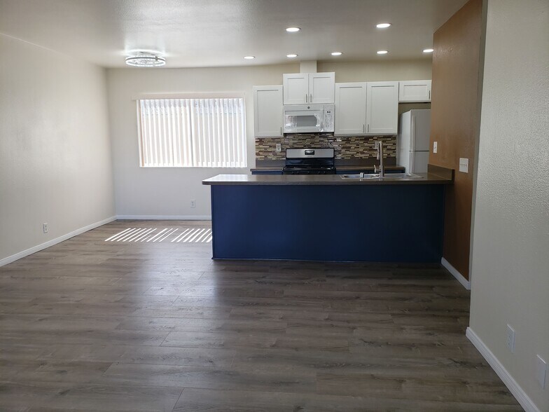 Building Photo - 1261 Victor St