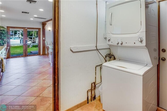 Building Photo - 314 Isle of Capri Dr