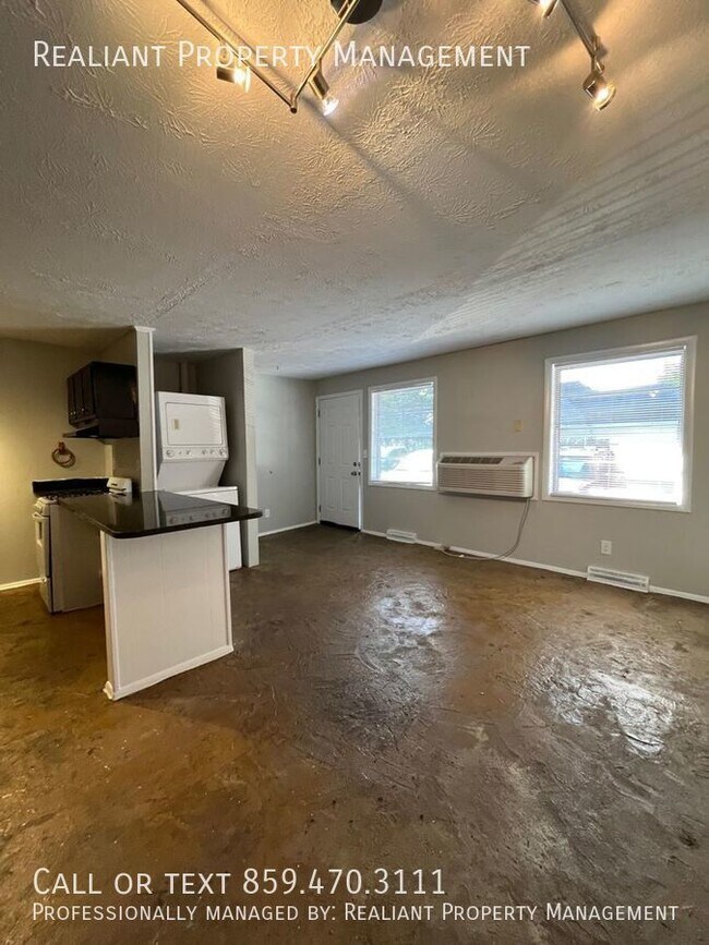 Building Photo - 468 N. Limestone-10