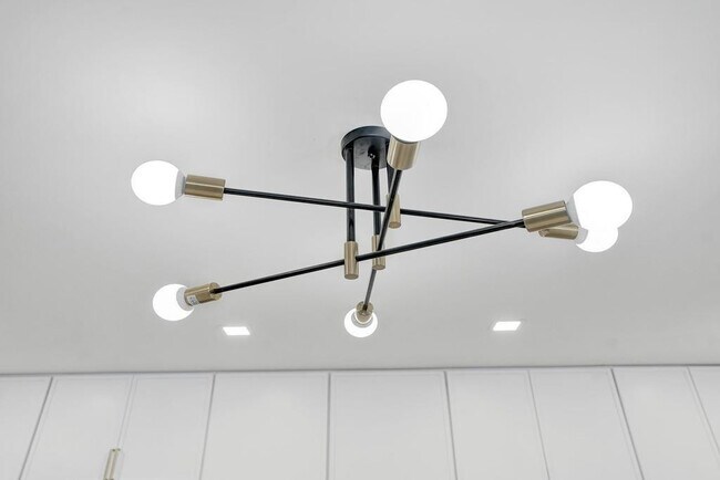 Building Photo - 840 SE 22nd Ave