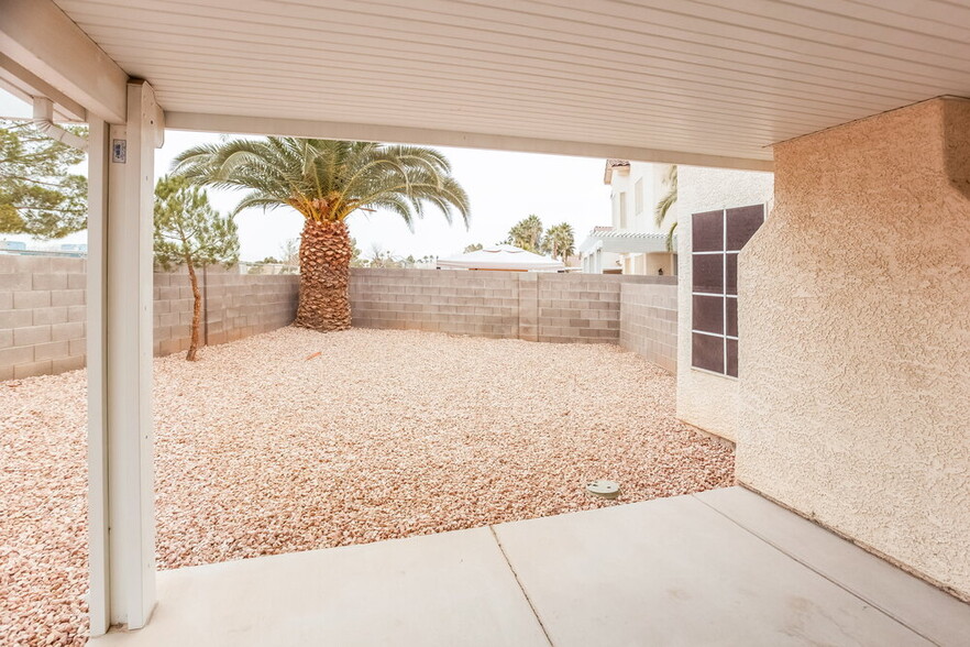 Building Photo - 2642 Ridgewater Cir