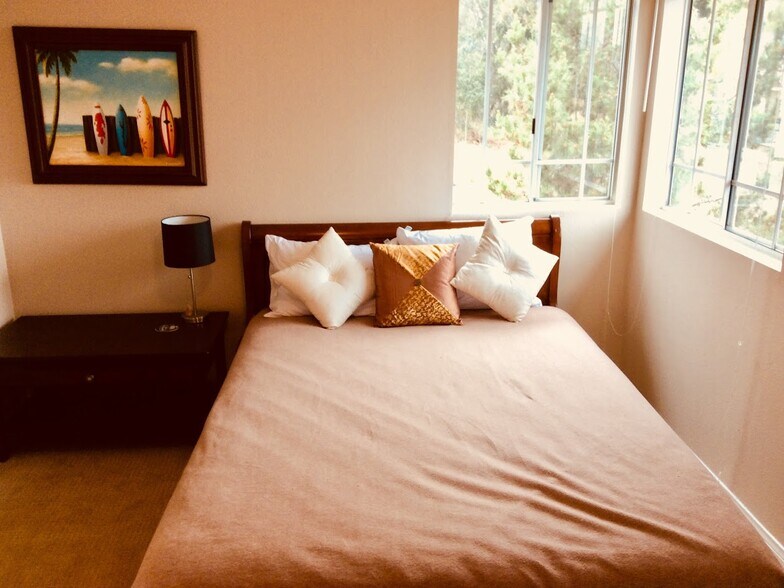 Bedroom 2 Queen - 601 Aliento Ct