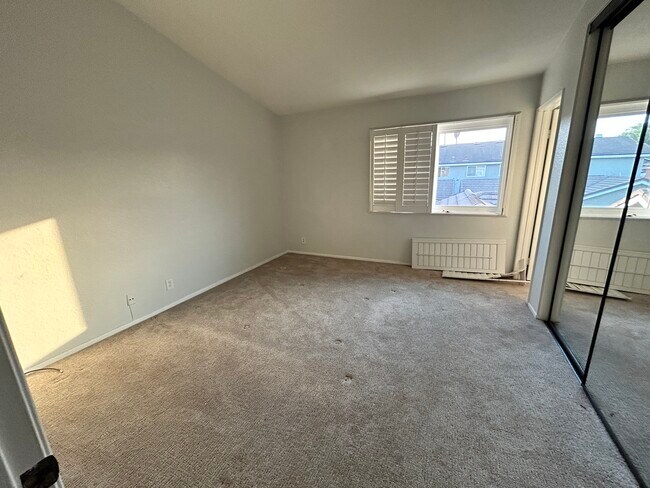 Building Photo - 340 Fallingstar