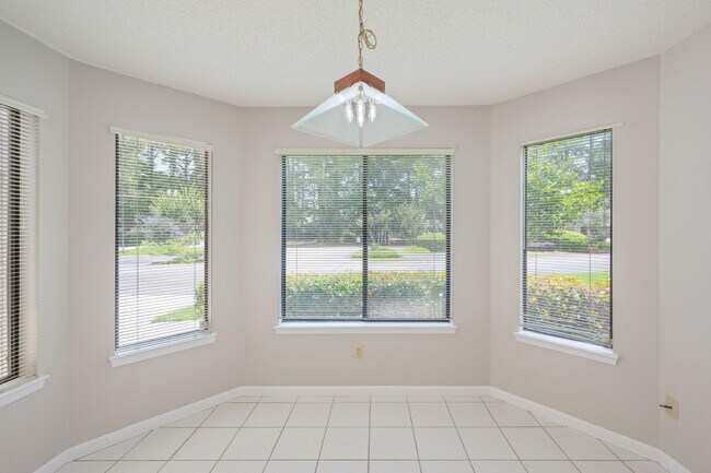Building Photo - 1219 Oakmont Dr
