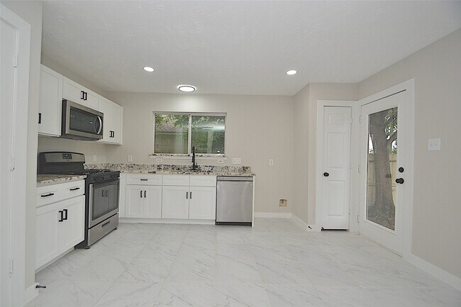 Building Photo - 631 Aweigh Dr