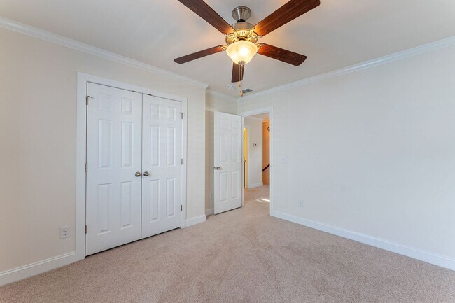 Building Photo - 3 Bedroom 2.5 Bath House in Boltons Landin...