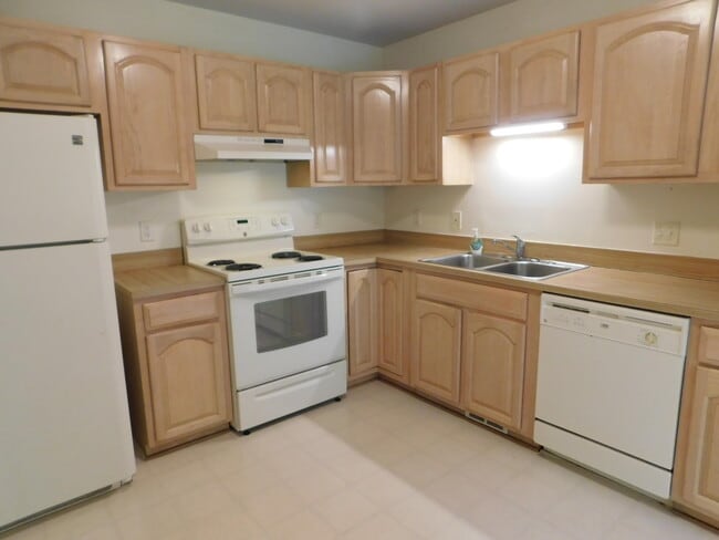 Building Photo - 490 Liberty Pointe Dr