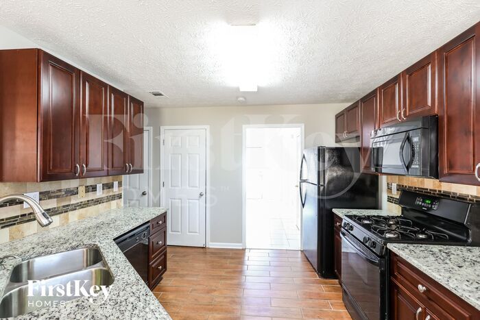 Building Photo - 1464 Claredon Dr NW