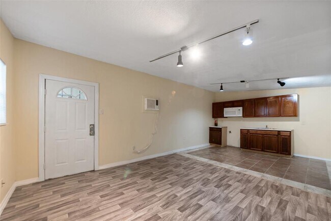 Building Photo - 1614 Ryon St